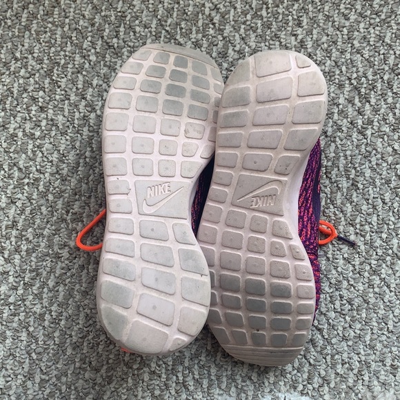 NIKE Running Shoes - Picture 4 of 5